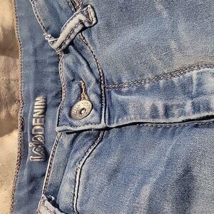 Lois denim short size 33
